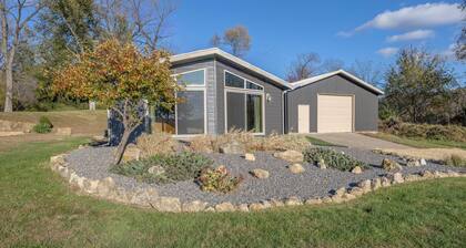 Copper Creek Getaway Sleeps 6 Hot Tub