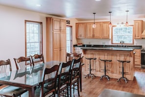Dining - Spacious modern cabin on 7.5 secluded acres, hot tub, Wi-Fi, Air Hockey, Trails. (McArthur)
