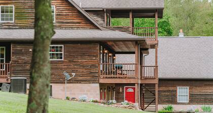 Spacious modern cabin on 7.5 secluded acres, hot tub, Wi-Fi, Air Hockey, Trails.