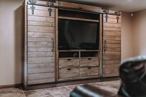 Interior - Spacious modern cabin on 7.5 secluded acres, hot tub, Wi-Fi, Air Hockey, Trails. (McArthur)