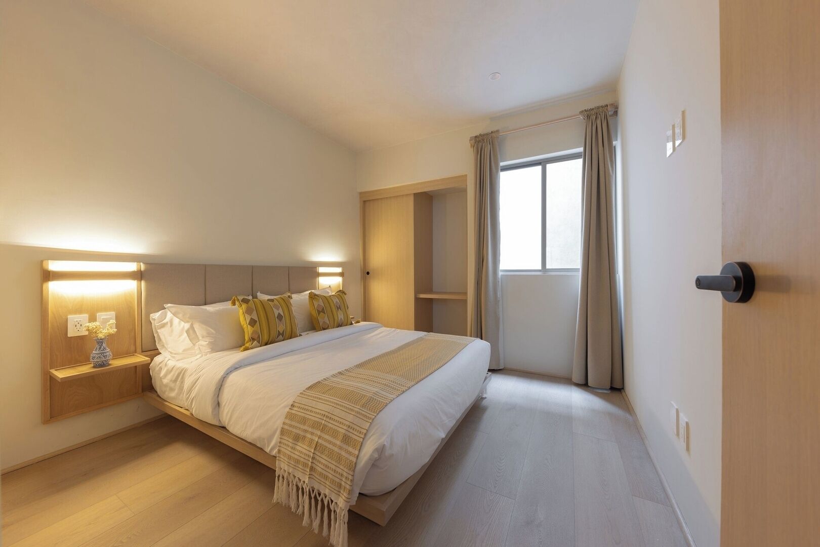 Strykjärn/strykbräda, wi-fi och sängkläder