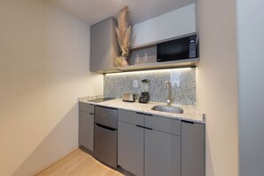Microwave, stovetop, coffee/tea maker, cookware/dishes/utensils - 102 Fabulous Apt near Reforma with Terrace (Mexico City)