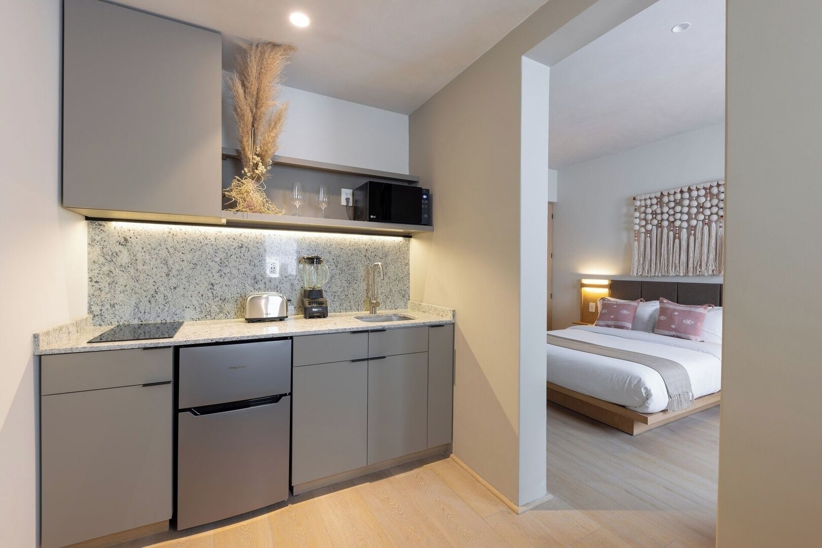 Strykejern/-brett, reiseseng for barn og wi-fi