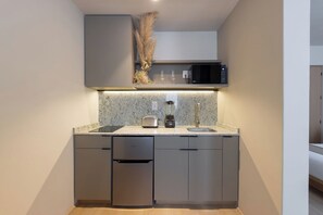 A modern kitchen with a built-in microwave, toaster, and blender on the countertop. - 304 Fabulous Apt near La Diana/Reforma/U.S Embassy (Mexico City)