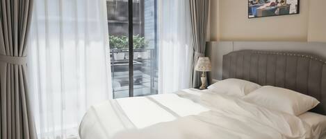 Iron/ironing board, Internet, bed sheets