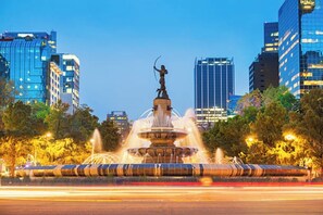 A cityscape with a central fountain and modern buildings in the background. - 302 Fabulous Apt near La Diana/Reforma/U.S Embassy (Mexico City)