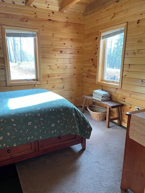 Iron/ironing board, WiFi, bed sheets - Cozy Cabin on the Carrabassett River, 30 minutes to Sugarloaf (New Portland)