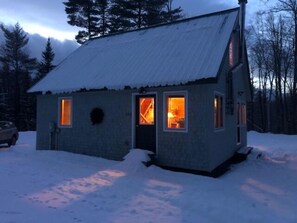 Exterior - Cozy Cabin on the Carrabassett River, 30 minutes to Sugarloaf (New Portland)