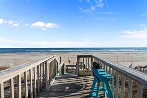 Beach - Pelican’s Bill: Stunning Oceanfront 3BR with Breathtaking Views (Surf City)
