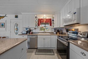 Microwave, stovetop, dishwasher, coffee/tea maker - Pelican’s Bill: Stunning Oceanfront 3BR with Breathtaking Views (Surf City)