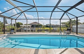 Outdoor pool - Charming 3-bedroom POOL house with canal in beautiful Cape Coral (Cape Coral)