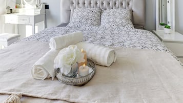 Iron/ironing board, WiFi, bed sheets