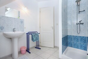 Shower, towels - L'écrin sous les chênes - Wifi - Jardin (Olivet)
