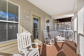 Terrace/patio - Sunset Island -5BR, Sleeps 12/ indoor outdoor pool (Ocean City)