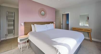 Host Stay Roundwood House