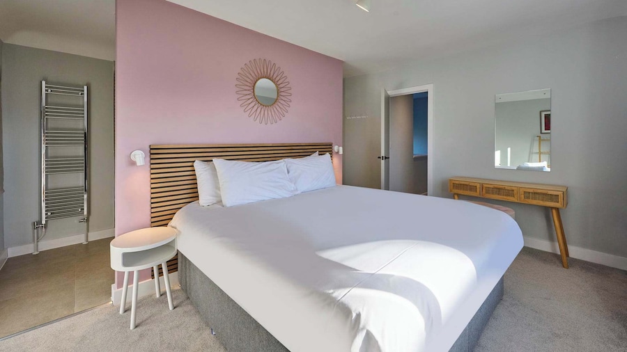 Host Stay Roundwood House