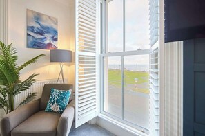 Studio - Host Stay The Langley Hotel Apartment 3 (Whitby)