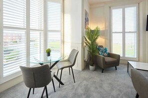 Studio - Host Stay The Langley Hotel Apartment 3 (Whitby)