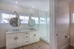 Shower - 2 bedroom Villa - Sunset Point Abaco - Barefoot Bliss #8 (Elbow cay)