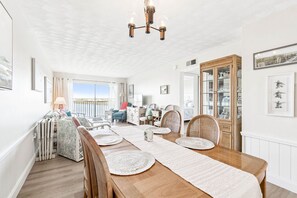Dining - Charming Waterview Condo | 6 min wlk to beach! (Indian Shores)