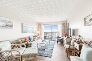 Smart TV - Charming Waterview Condo | 6 min wlk to beach! (Indian Shores)