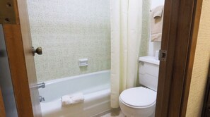 Hair dryer, towels, soap, toilet paper - Enjoyable Studio Condo in Lava Hot Springs near hot springs (Lava Hot Springs)