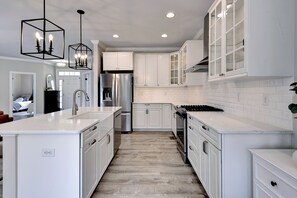 Private kitchen -  5BR Near Colonial Williamsburg & Busch Gardens, Gated,Pet-Friendly With Pool (Williamsburg)