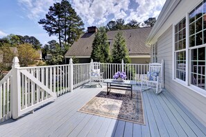 Terrace/patio -  5BR Near Colonial Williamsburg & Busch Gardens, Gated,Pet-Friendly With Pool (Williamsburg)