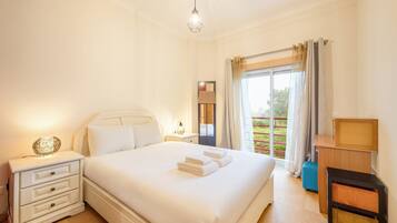 Fer et planche Ă repasser, accĂšs Internet, draps fournis