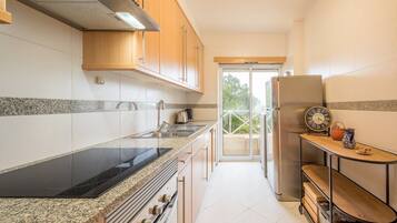 Réfrigérateur, micro-ondes, four, lave-vaisselle