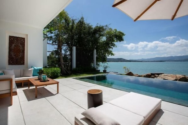 Outdoor pool - Syrah 3-Bedroom Beachfront Villa in Koh Samui (Koh Samui)