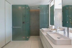 Bathroom - Syrah 3-Bedroom Beachfront Villa in Koh Samui (Koh Samui)