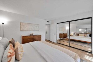 Kondominium, 1 Tempat Tidur Queen, patio, pemandangan kebun (Parocela P113) | 1 kamar tidur dan didekorasi berbeda-beda