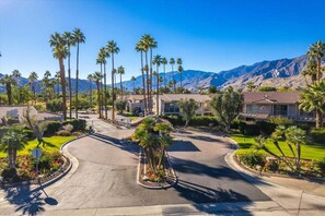 Property grounds - Sunset Vista Retreat (Palm Springs)
