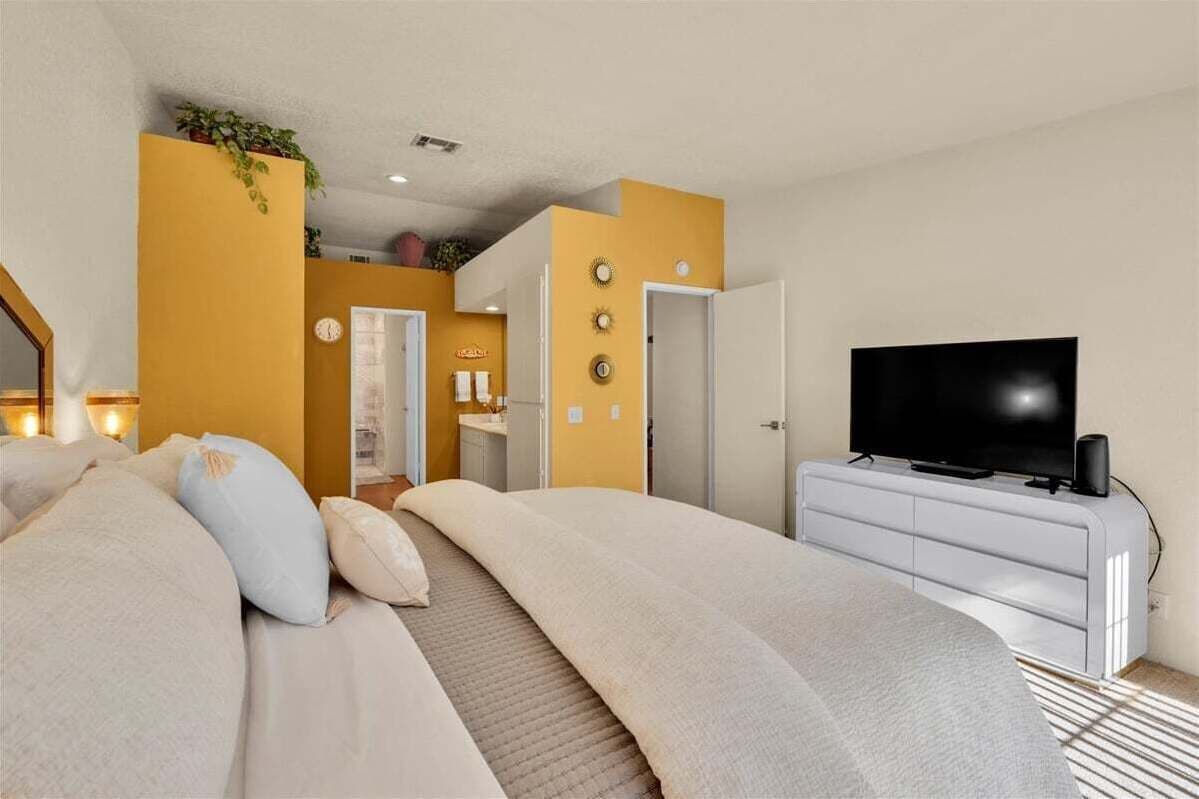 Condo, Plusieurs lits, balcon, vue sur la montagne (Parocela B10) | 2 chambres, décor unique, ameublement unique, fer et planche à repasser