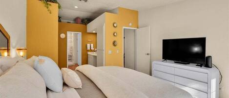 Condo, Plusieurs lits, balcon, vue sur la montagne (Parocela B10) | 2 chambres, décor unique, ameublement unique, fer et planche à repasser