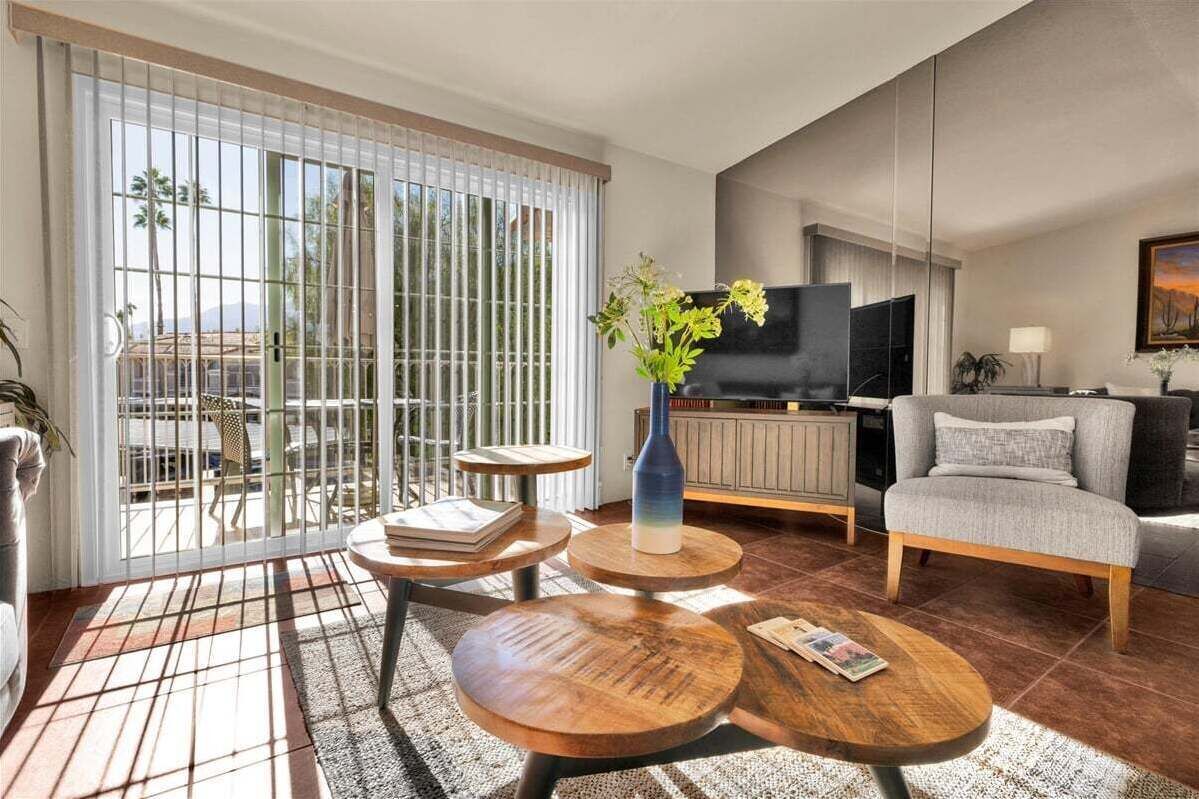 Condo, Multiple Beds, Balcony, Mountain View (Parocela B10) | Living area