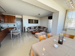 Living area - Anna’s Seaside Apartment - In front of the beach (Kos)