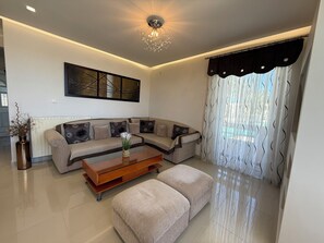 Living area - Anna’s Seaside Apartment - In front of the beach (Kos)