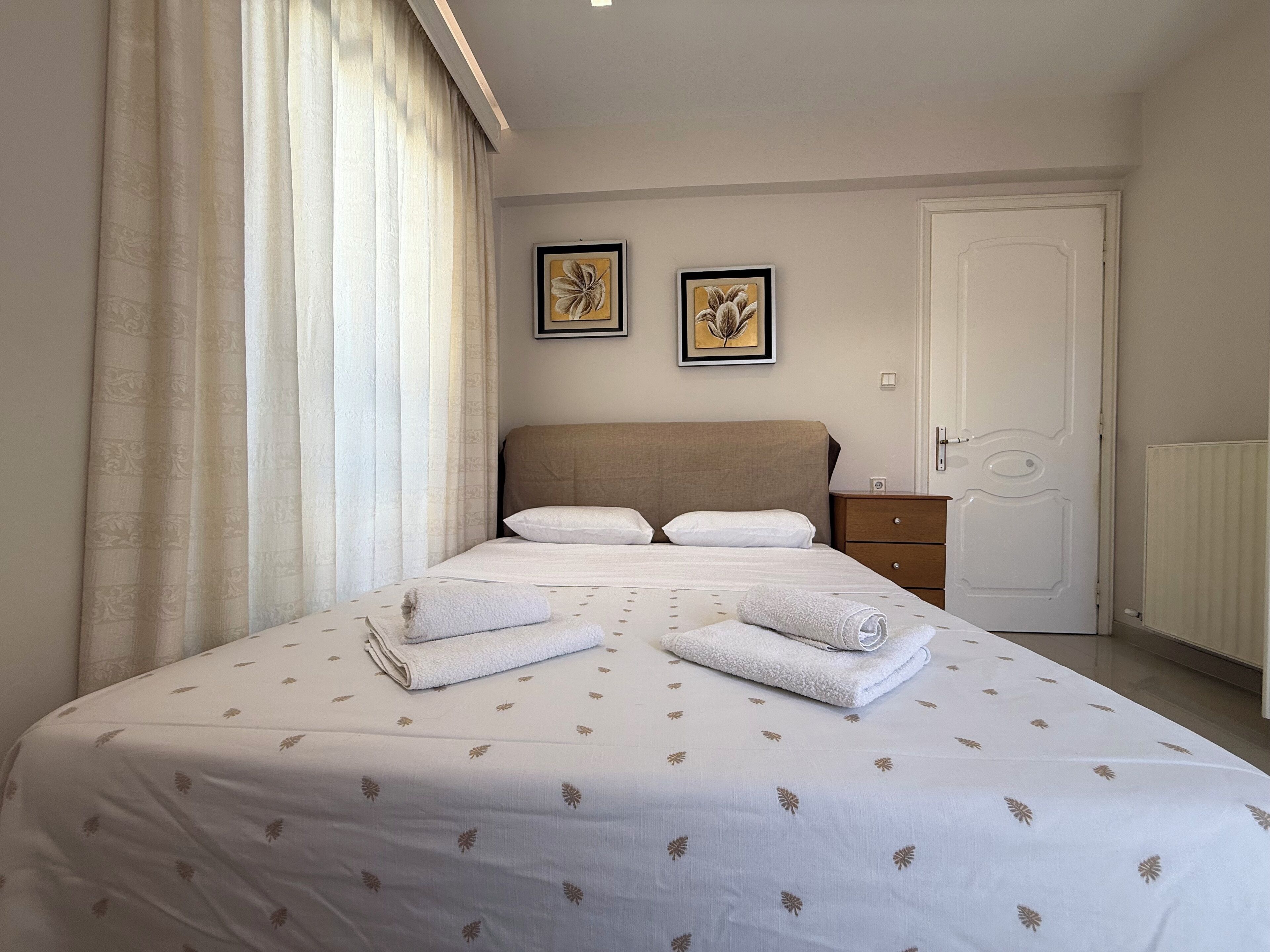 Iron/ironing board, WiFi, bed sheets