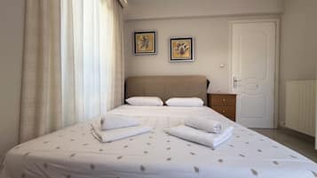 Iron/ironing board, WiFi, bed sheets