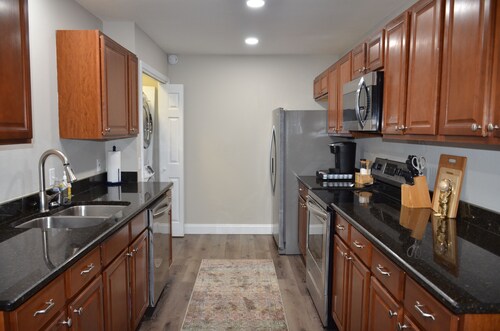 Charming 3bd/2ba house, 7-min to beach, theater room, kid and pet-friendly