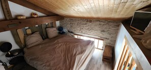 Room - A stone's throw from the salt marshes. Apartment in the heart of a former seminary. (Les Sables-d'Olonne)