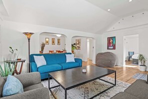 Televisión y chimenea 