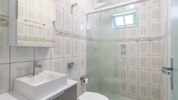 Apartamento básico | Banheiro | Chuveiro