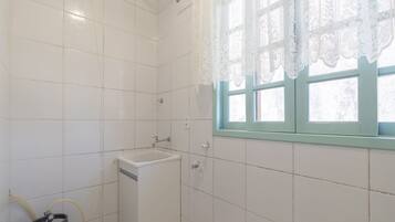 Apartamento básico | Banheiro | Chuveiro