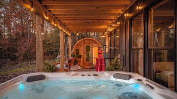 Bañera de hidromasaje al aire libre