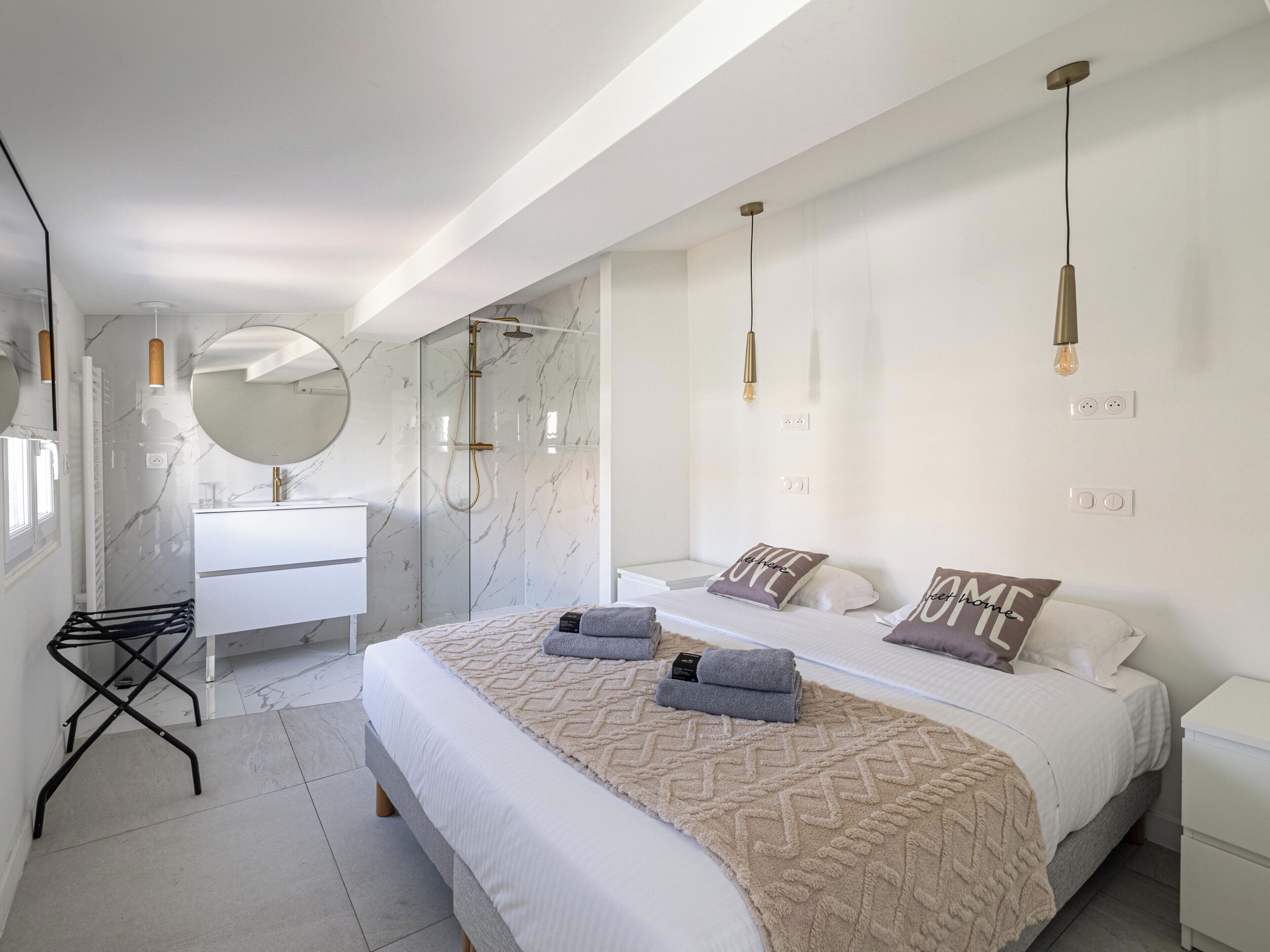 2 多间卧室、熨斗/熨衣板、WiFi、床单