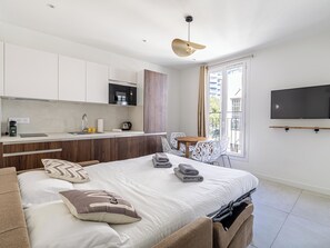 2 bedrooms, iron/ironing board, WiFi, bed sheets - Luxurious 2 bedroom penthouse with roof terrace (Cannes)