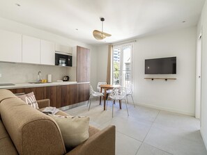 TV - Luxurious 2 bedroom penthouse with roof terrace (Cannes)